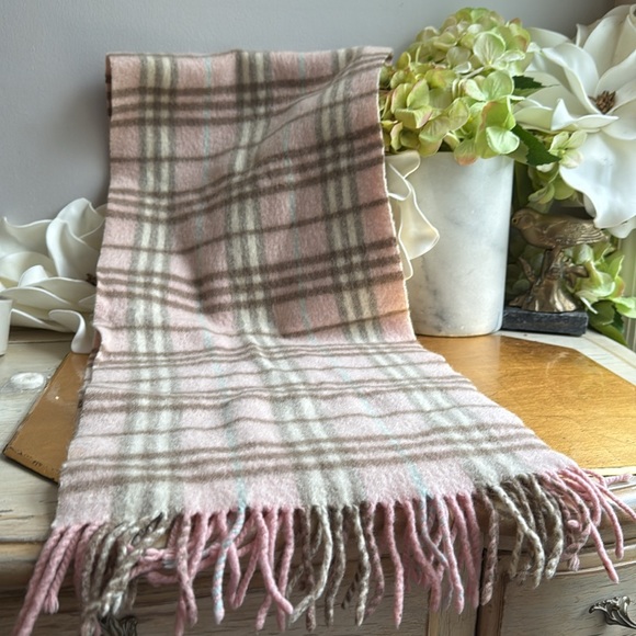 Burberry Light Pink Plaid Nova Check Cashmere Scarf - Picture 5 of 9